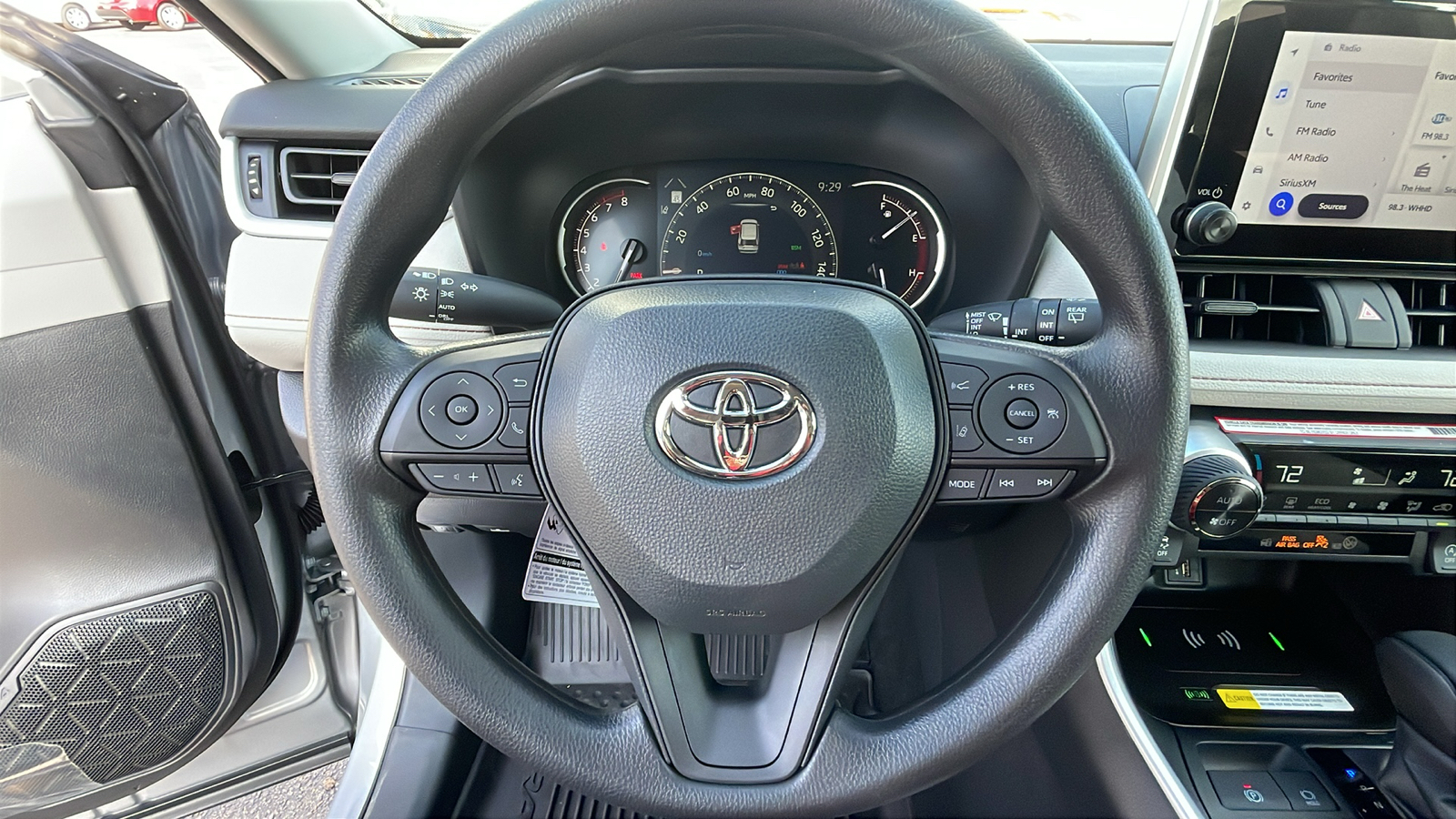 2024 Toyota RAV4 XLE 21