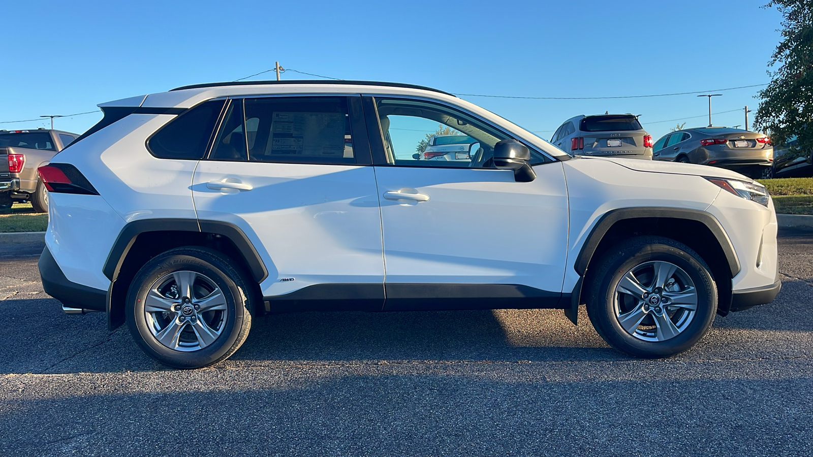 2024 Toyota RAV4 Hybrid LE 9