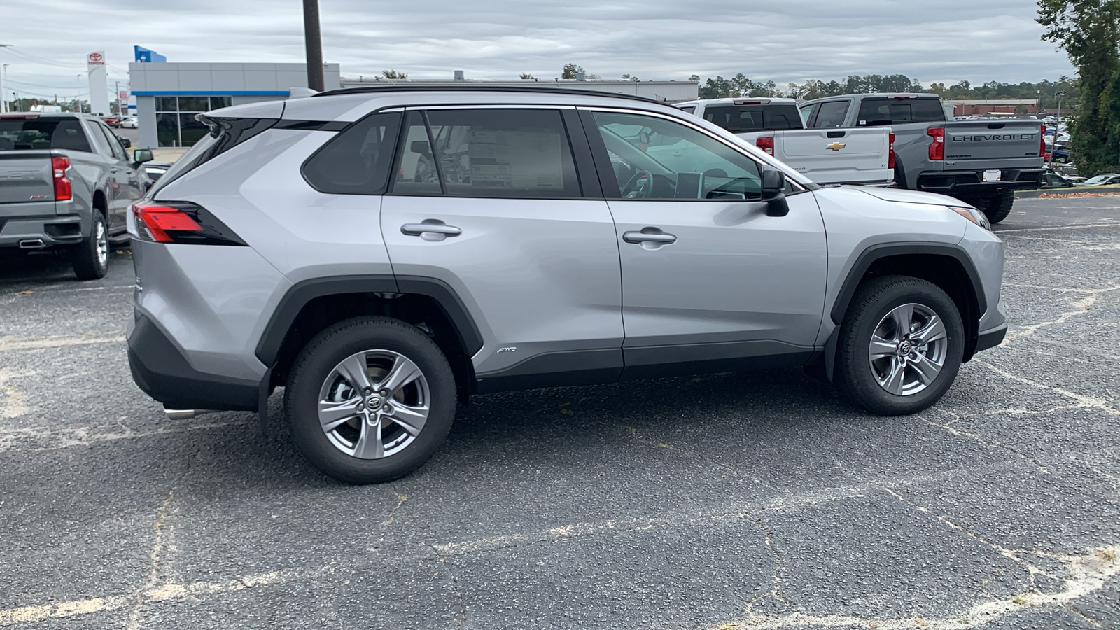 2024 Toyota RAV4 Hybrid LE 9