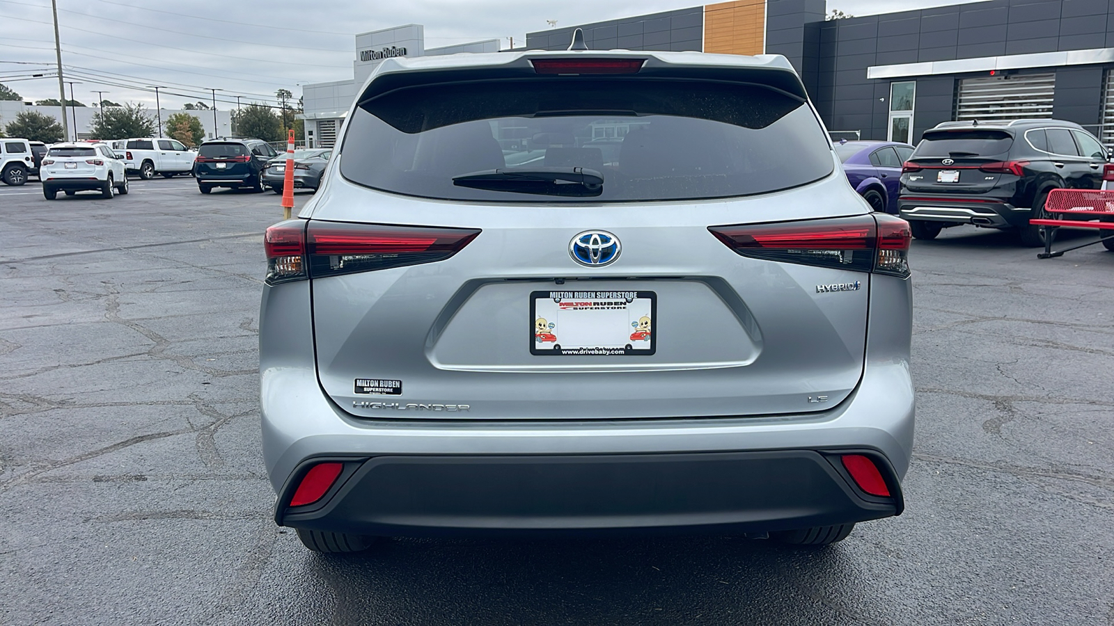 2024 Toyota Highlander Hybrid LE 7