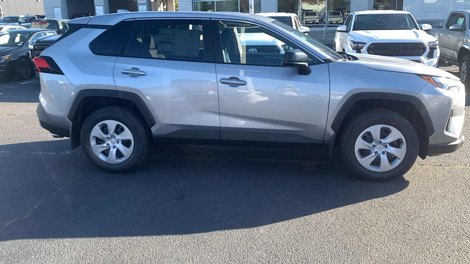 2024 Toyota RAV4 LE 9