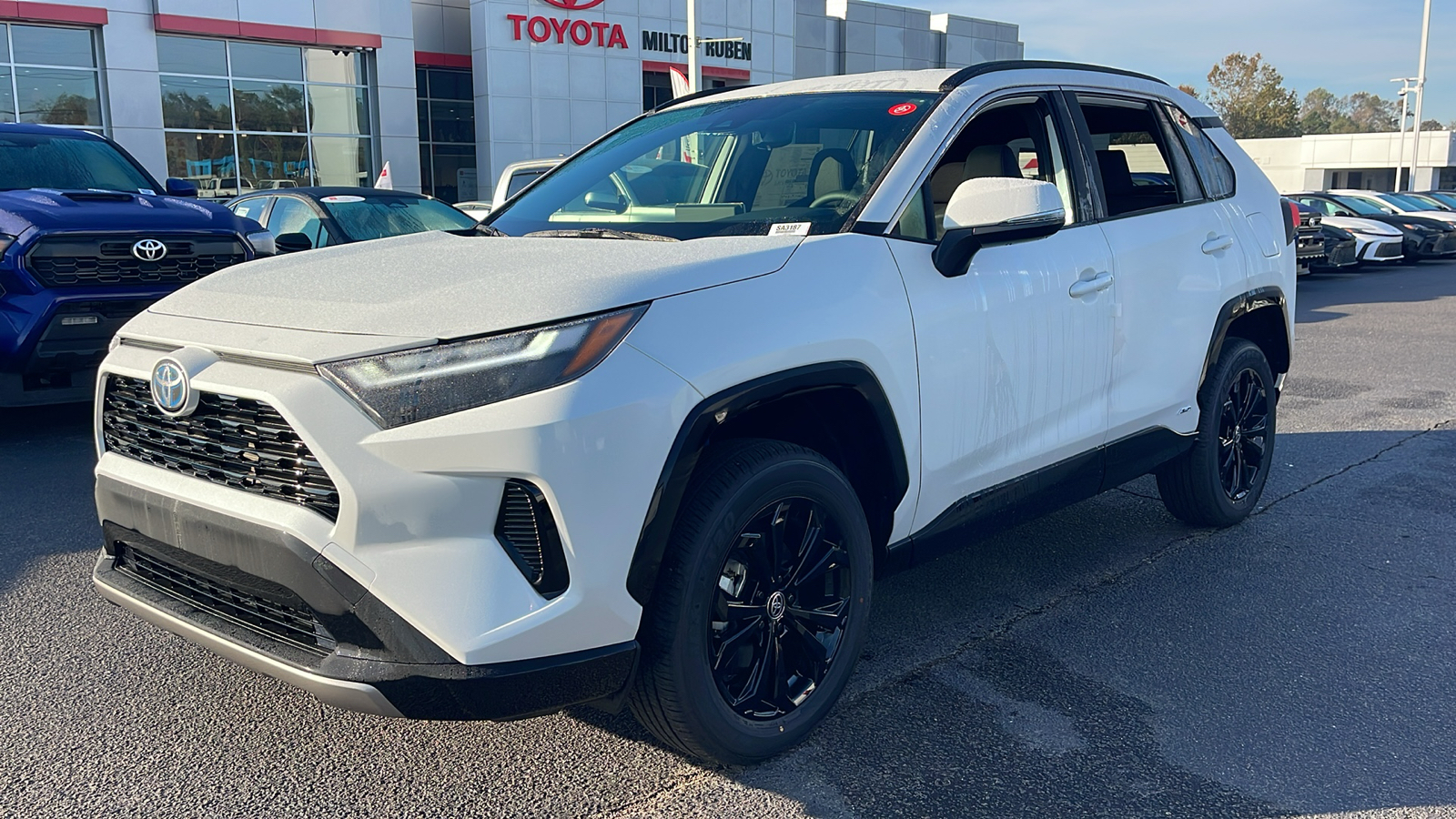 2024 Toyota RAV4 Hybrid SE 4