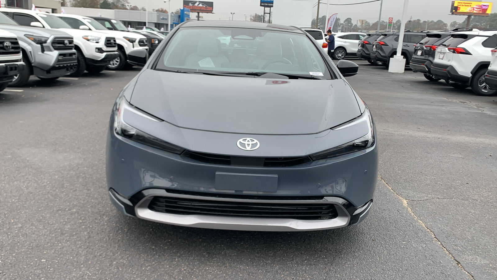 2024 Toyota Prius XLE 3