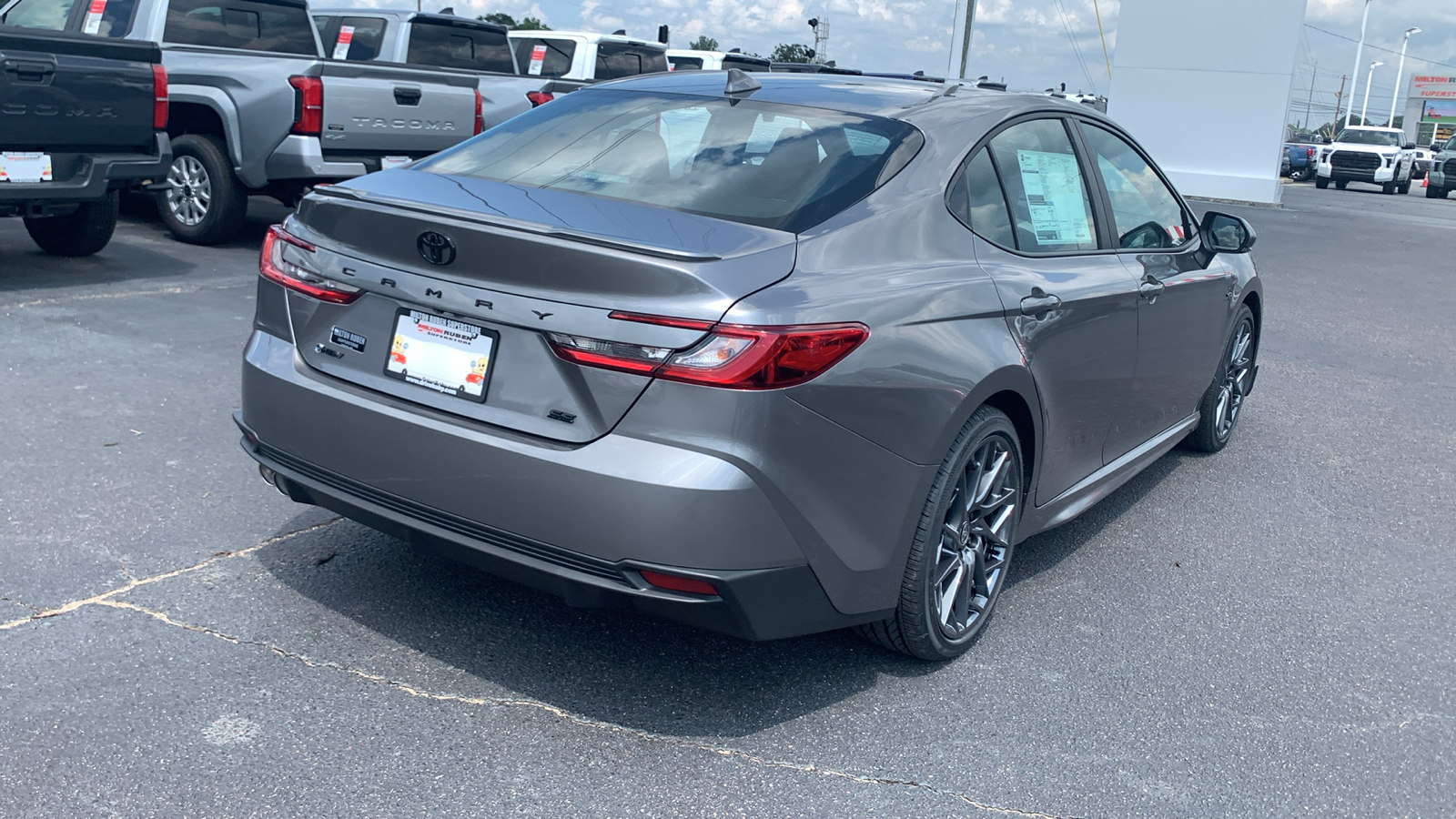 2025 Toyota Camry SE 8