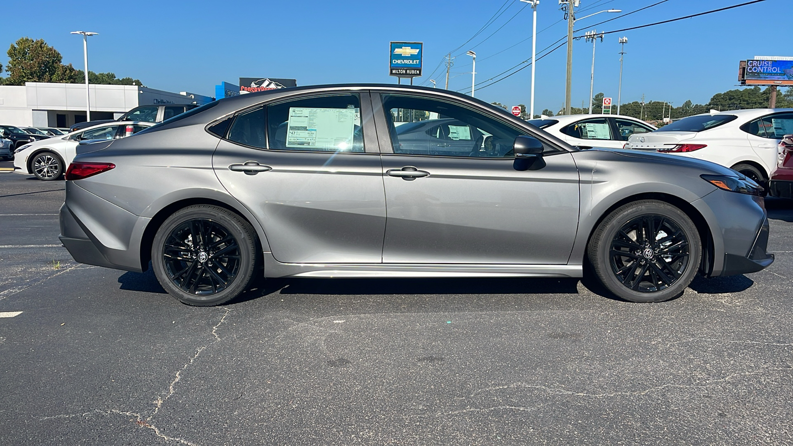 2025 Toyota Camry SE 9