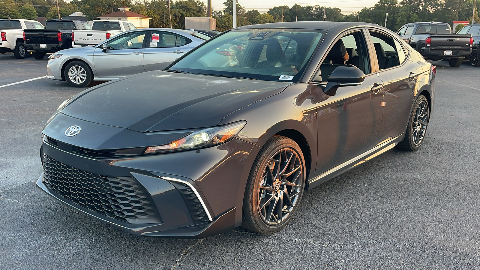 2025 Toyota Camry SE 4