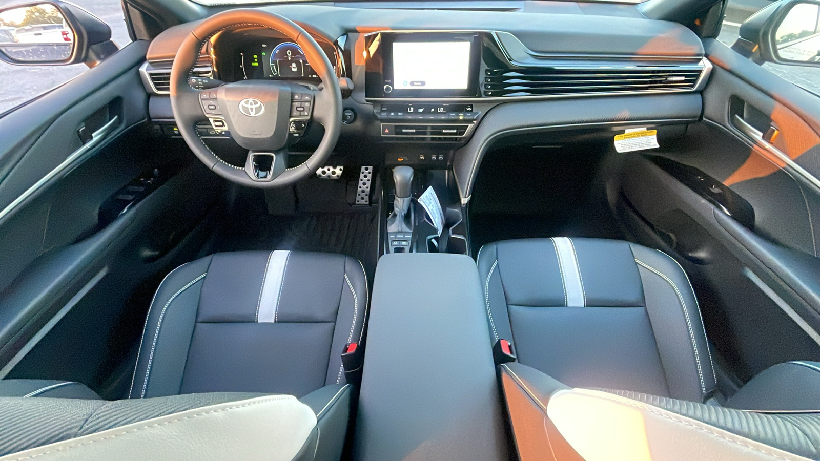 2025 Toyota Camry SE 13