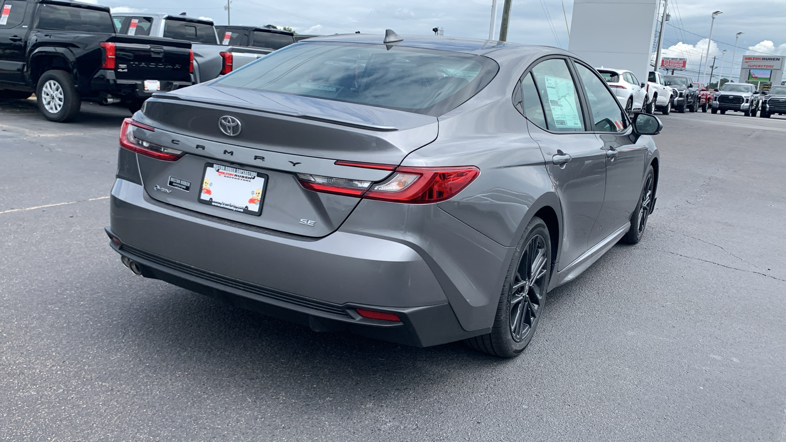 2025 Toyota Camry SE 8