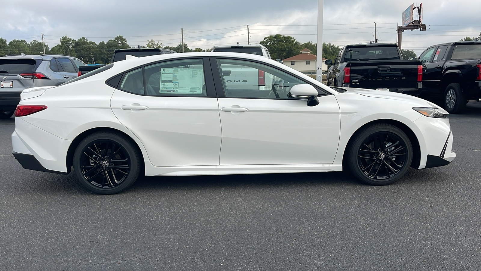 2025 Toyota Camry SE 9