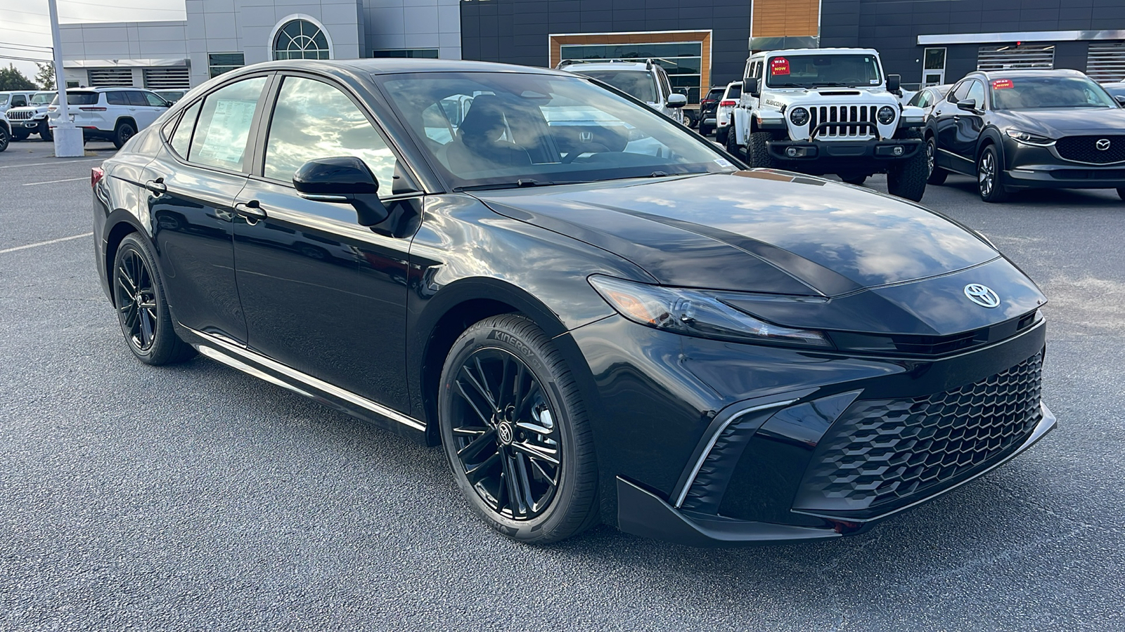 2025 Toyota Camry SE 2