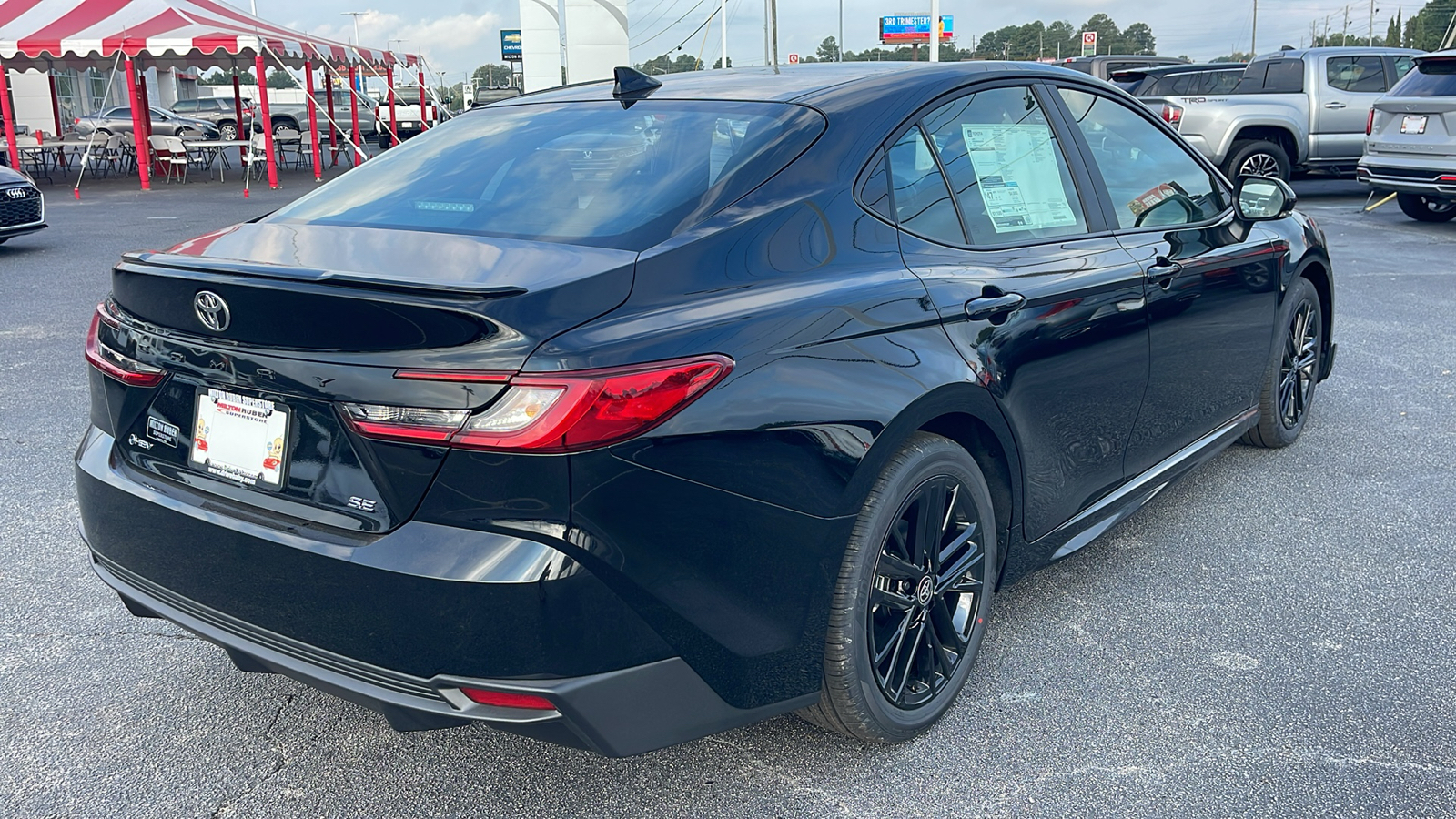 2025 Toyota Camry SE 8