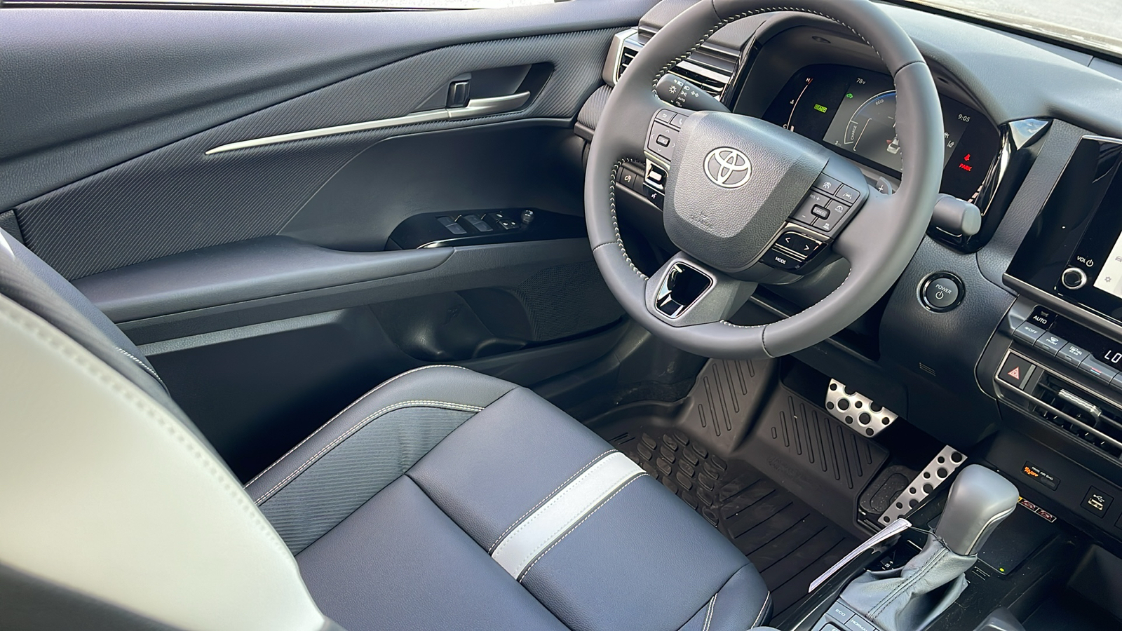 2025 Toyota Camry SE 15