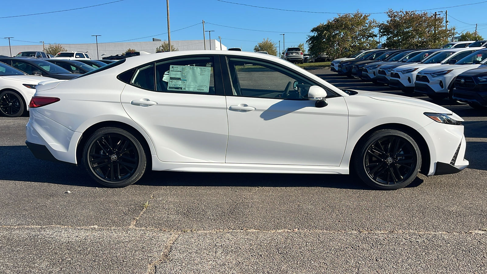 2025 Toyota Camry SE 9