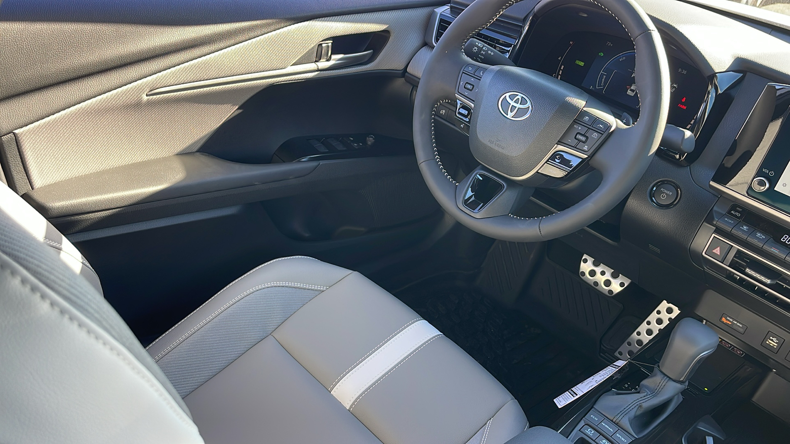 2025 Toyota Camry SE 15