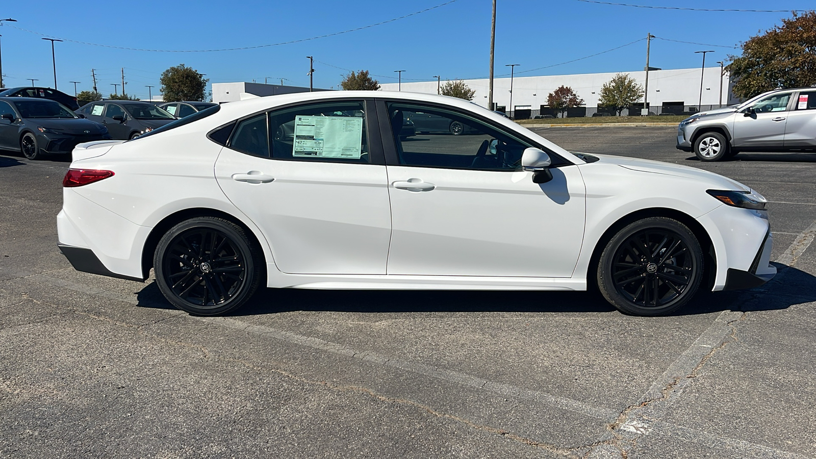 2025 Toyota Camry SE 9