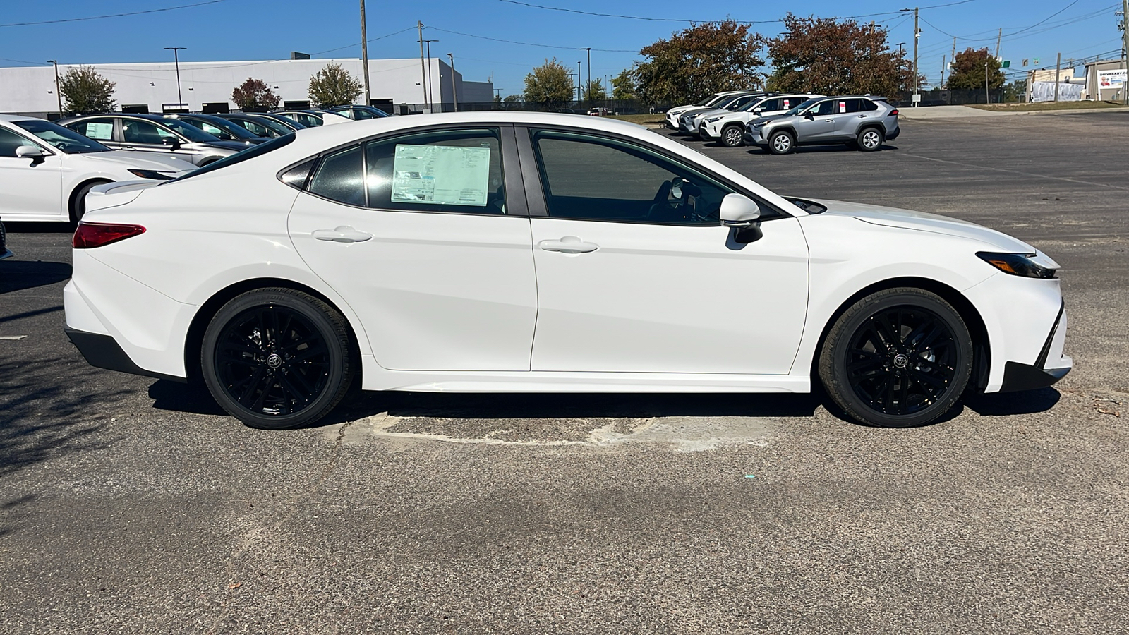 2025 Toyota Camry SE 9