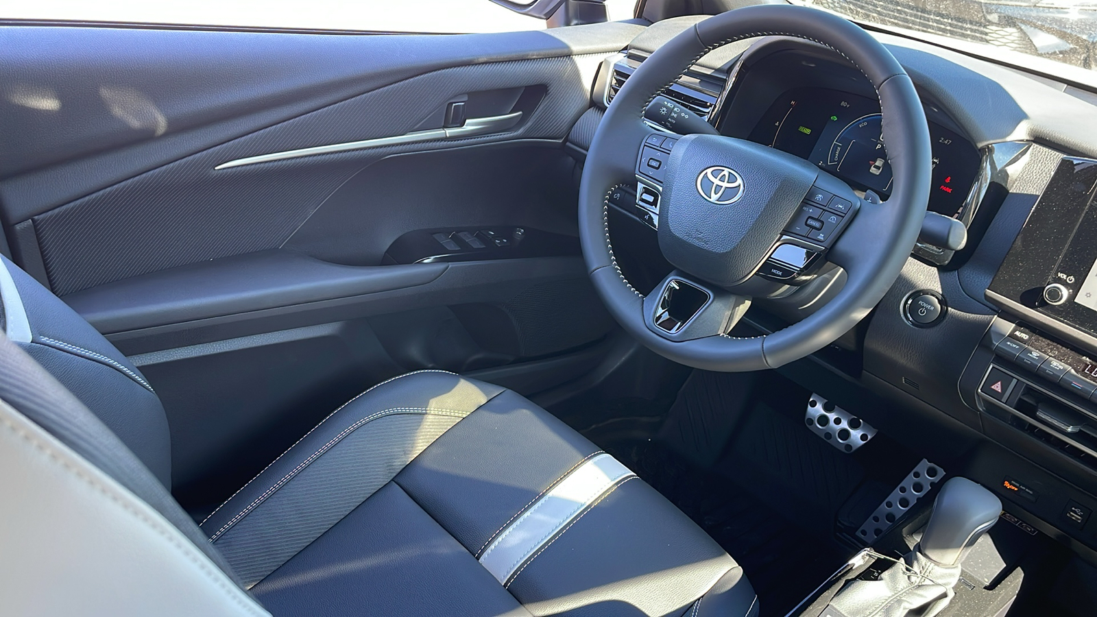 2025 Toyota Camry SE 15