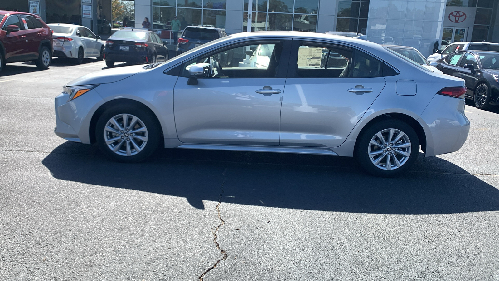 2025 Toyota Corolla Hybrid XLE 5