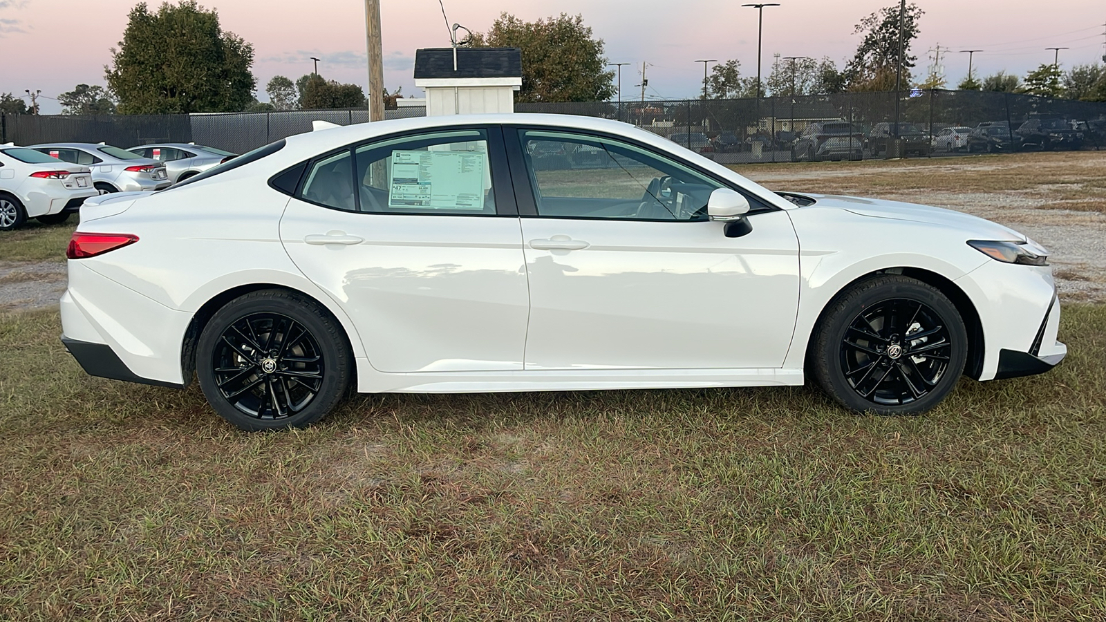 2025 Toyota Camry SE 9