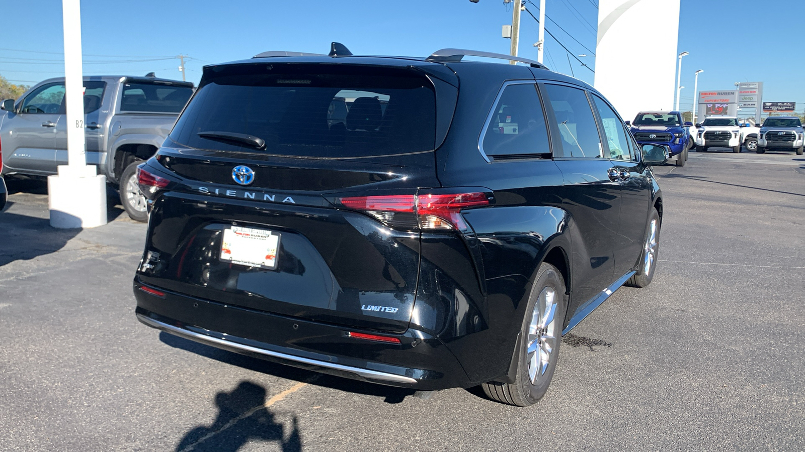 2025 Toyota Sienna Limited 8