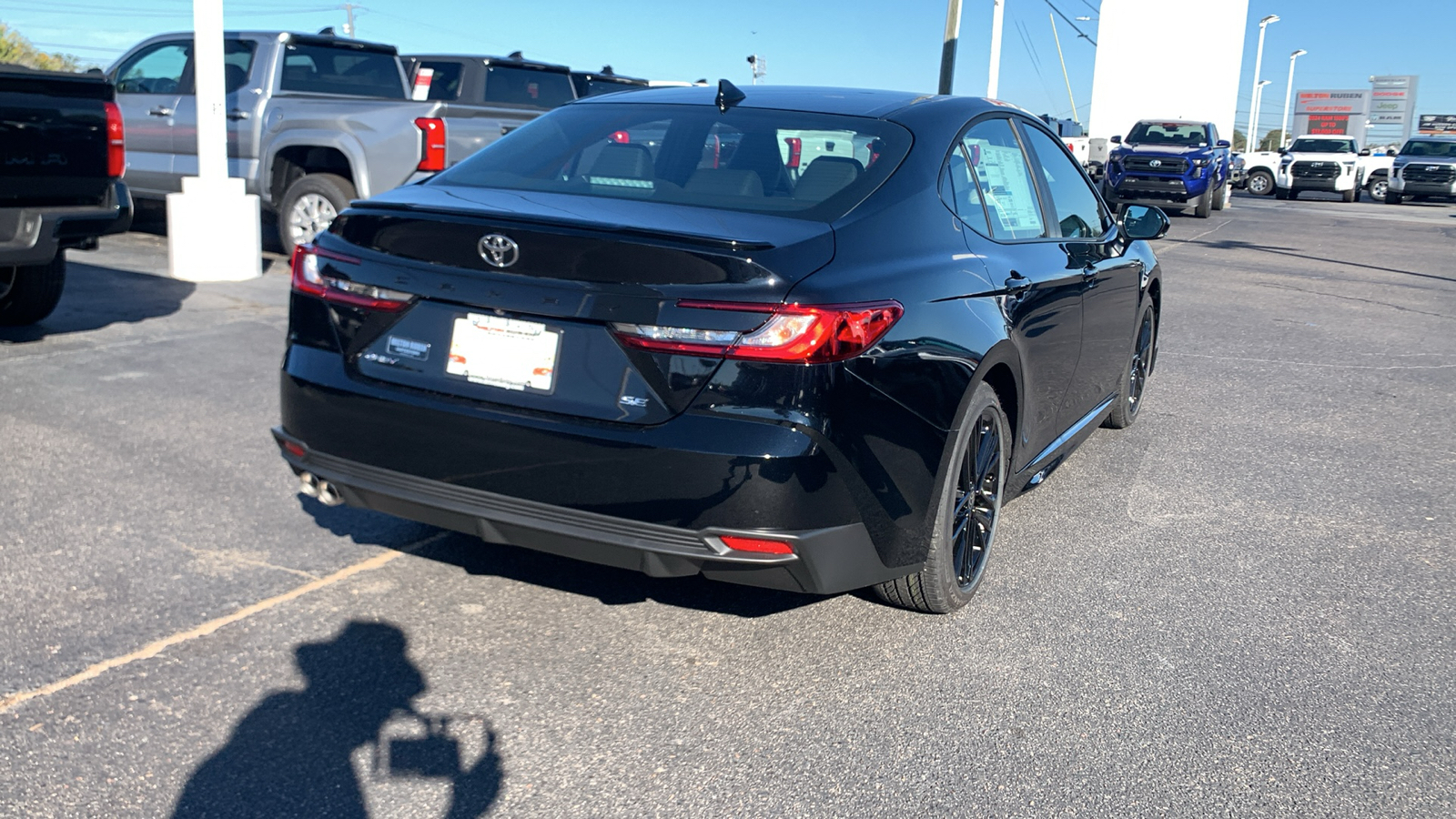 2025 Toyota Camry SE 8