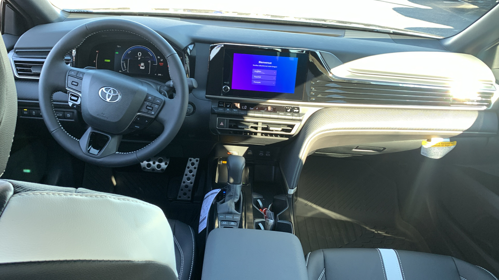 2025 Toyota Camry SE 13