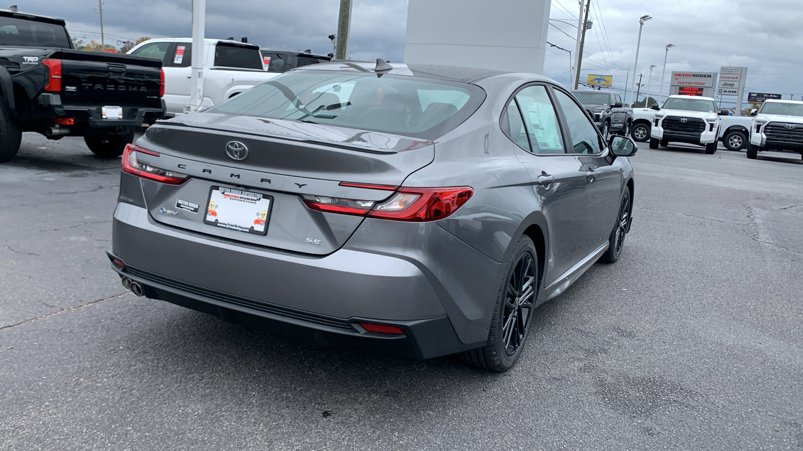 2025 Toyota Camry SE 8