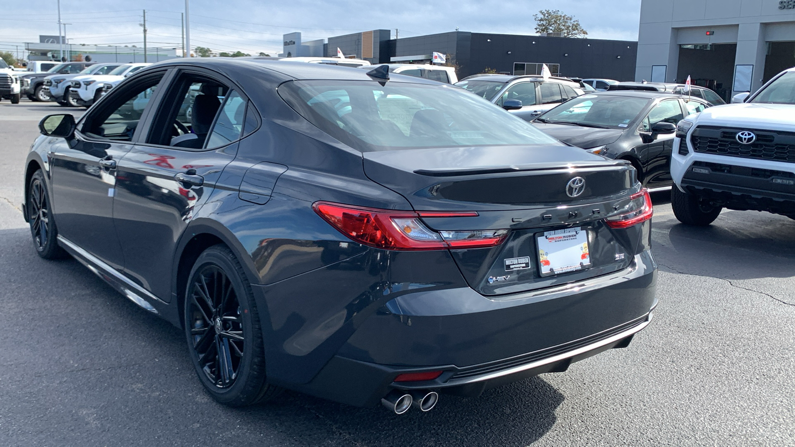 2025 Toyota Camry SE 6