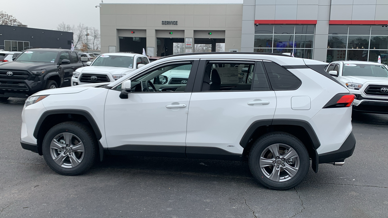 2025 Toyota RAV4 Hybrid XLE 5