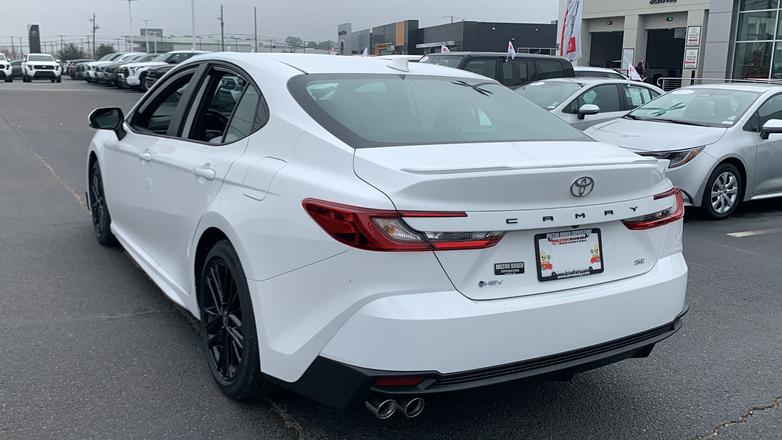 2025 Toyota Camry SE 6