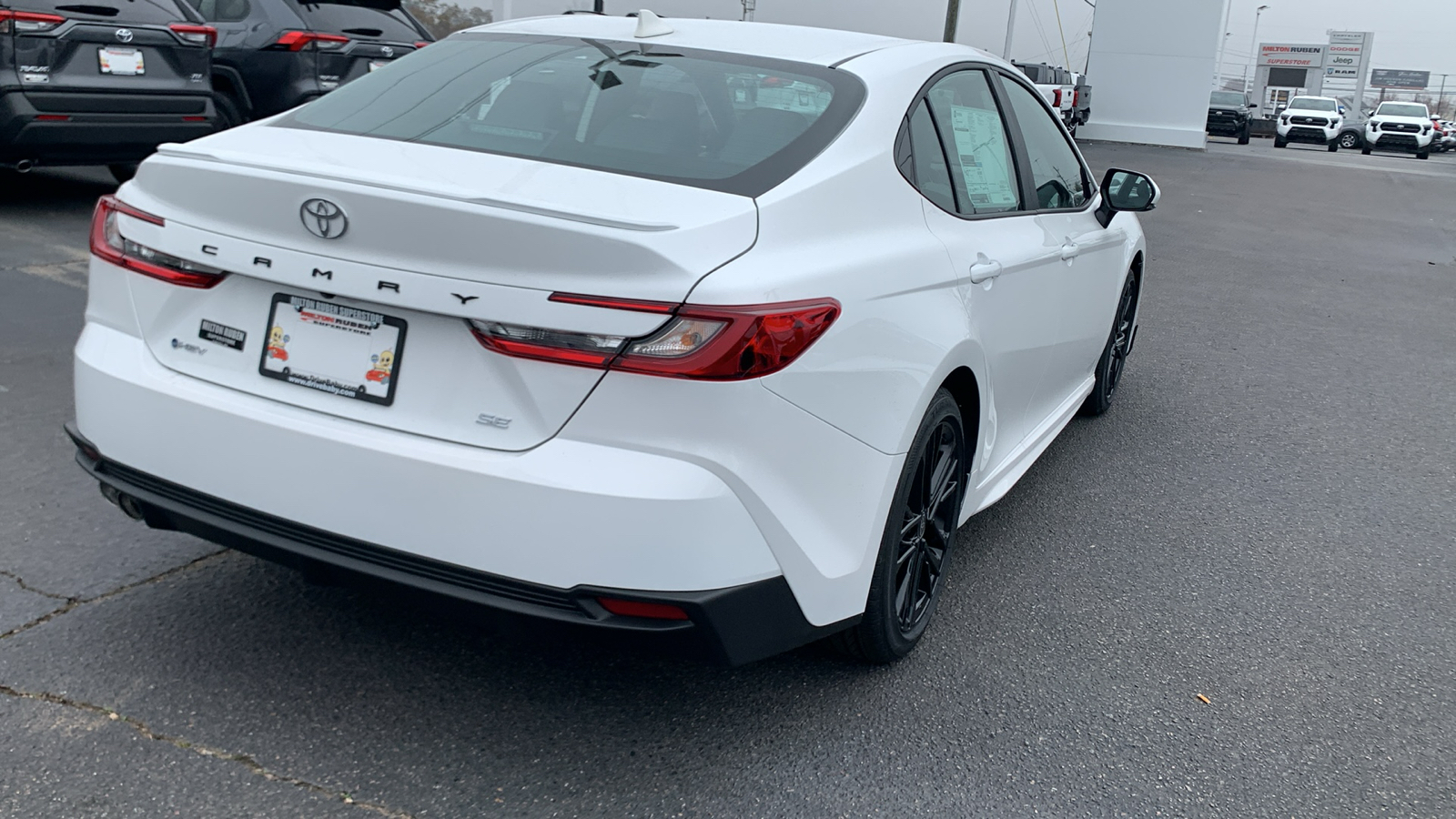 2025 Toyota Camry SE 8