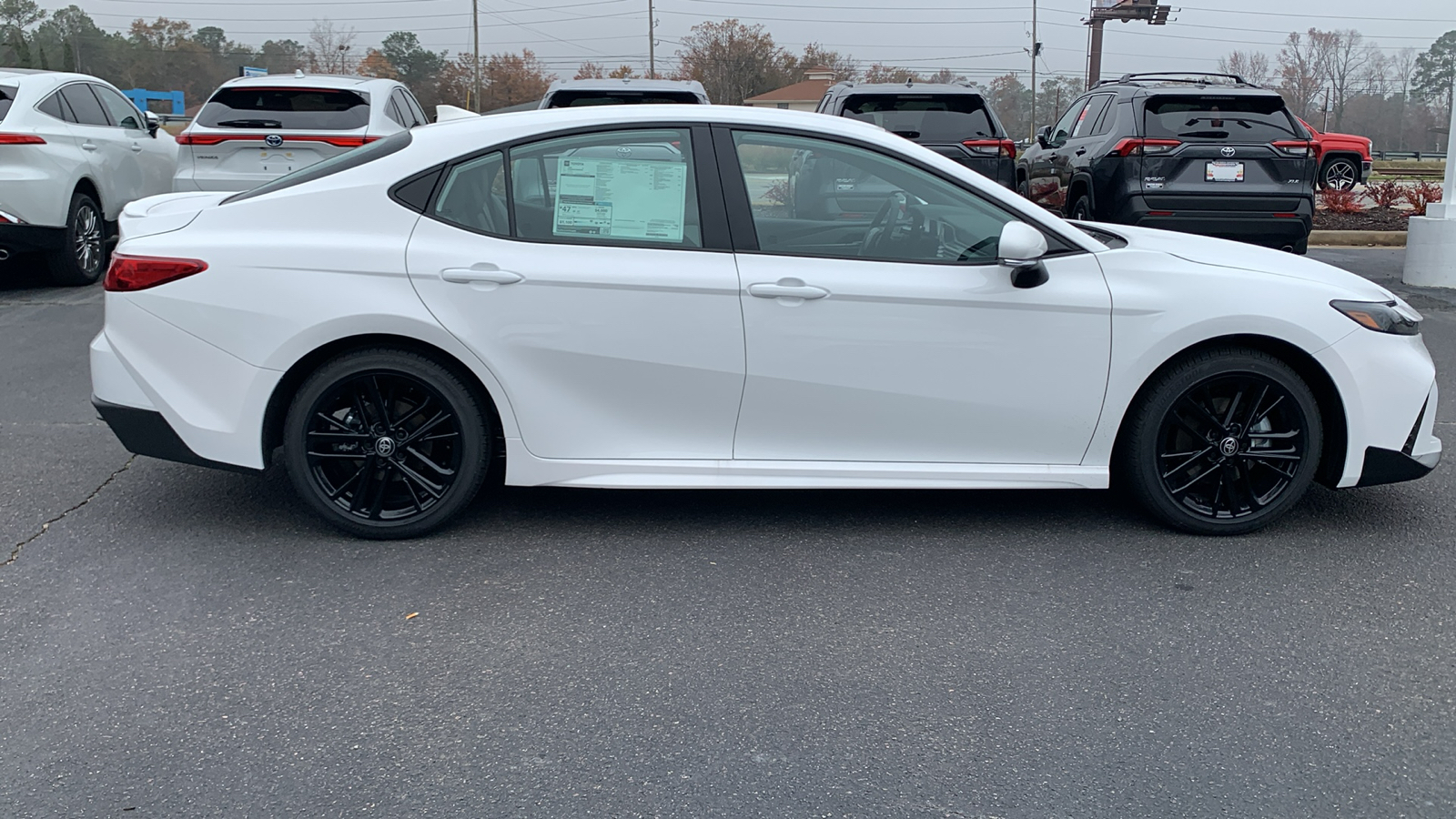 2025 Toyota Camry SE 9