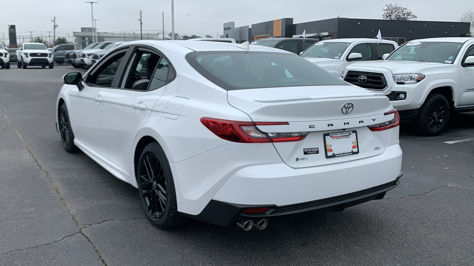 2025 Toyota Camry SE 6