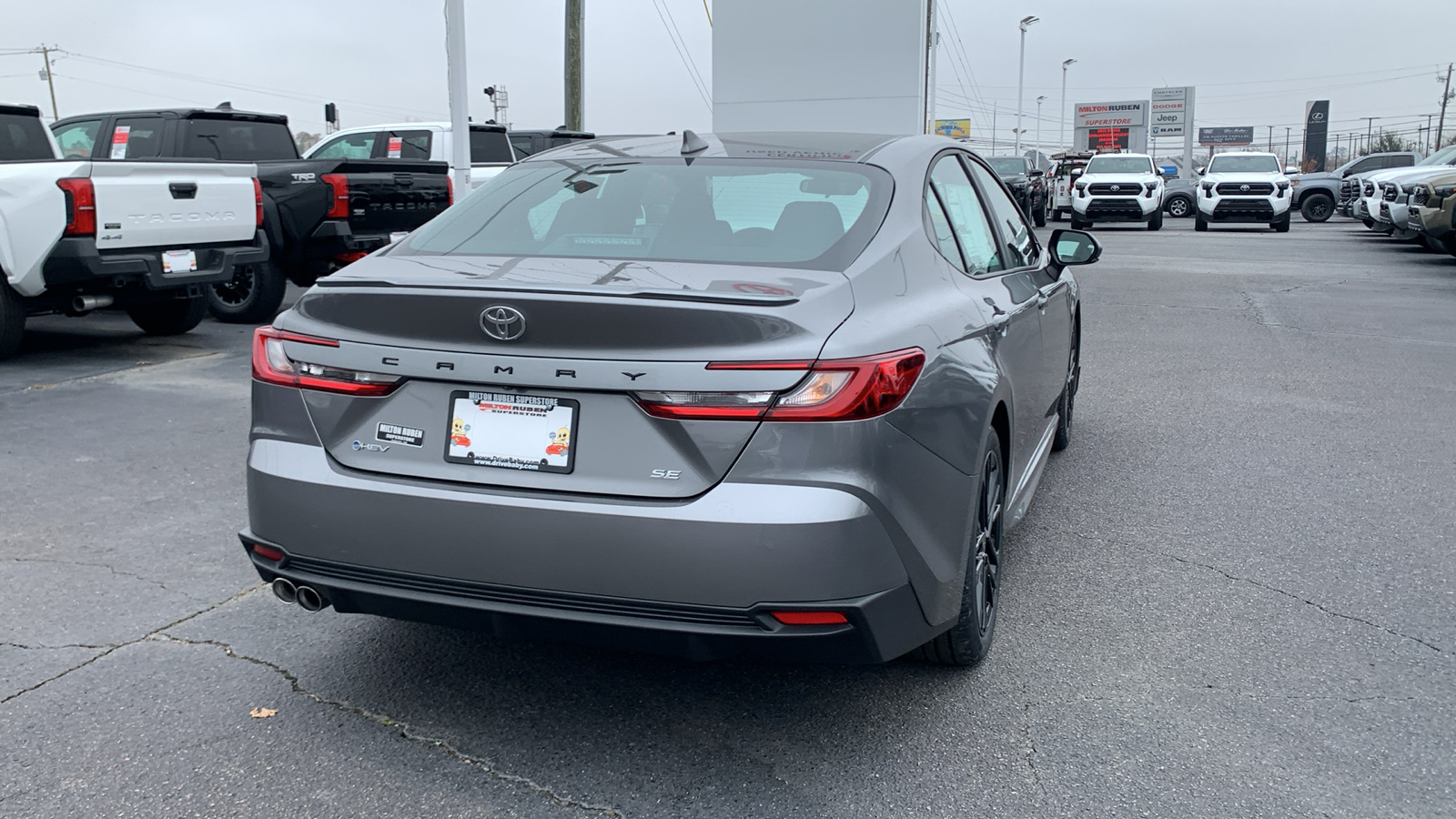 2025 Toyota Camry SE 8