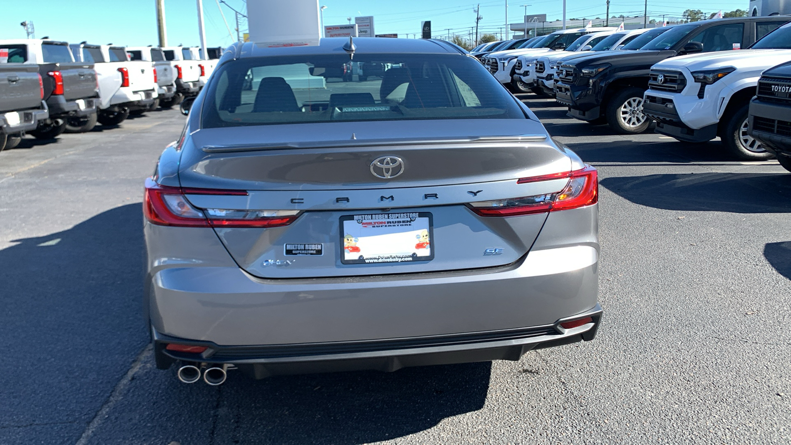 2025 Toyota Camry SE 6