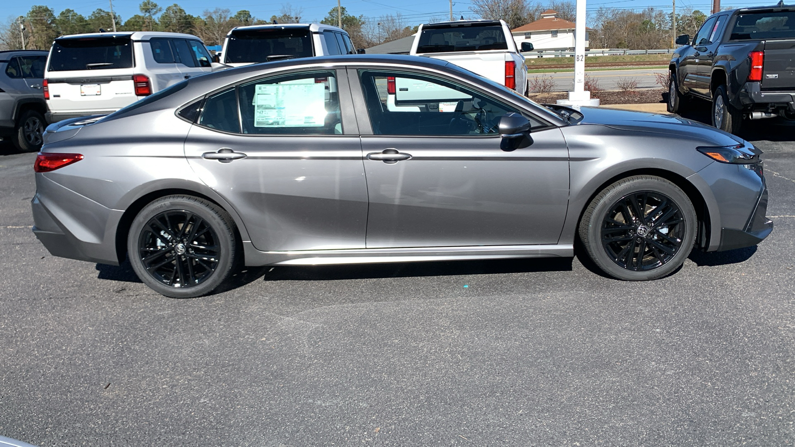 2025 Toyota Camry SE 8