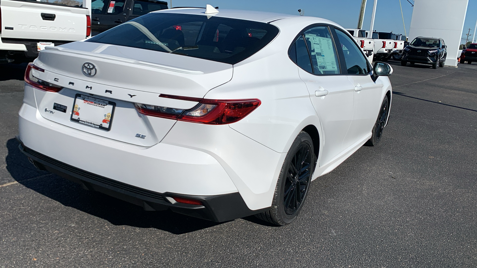 2025 Toyota Camry SE 8