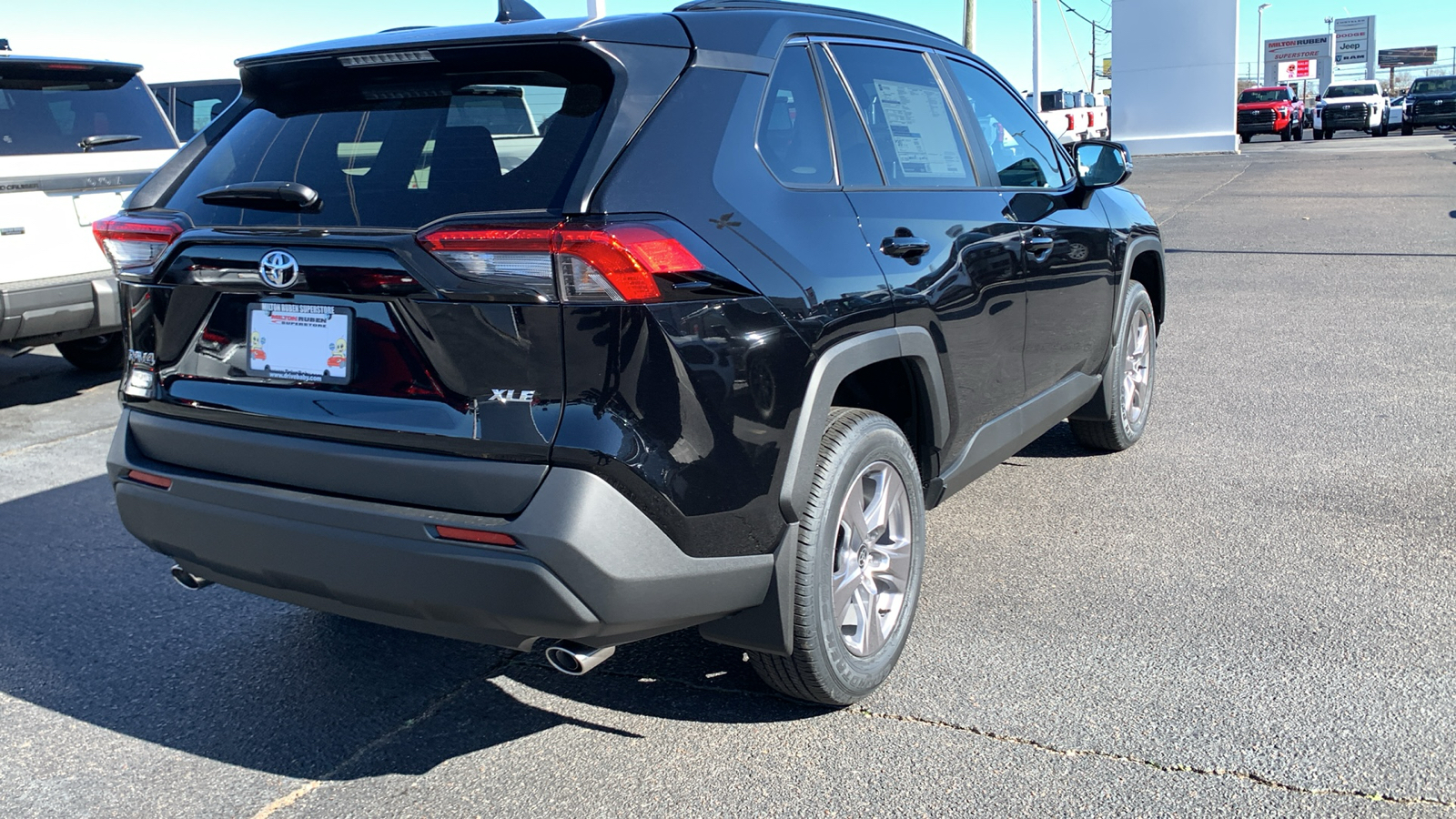 2025 Toyota RAV4 XLE 8