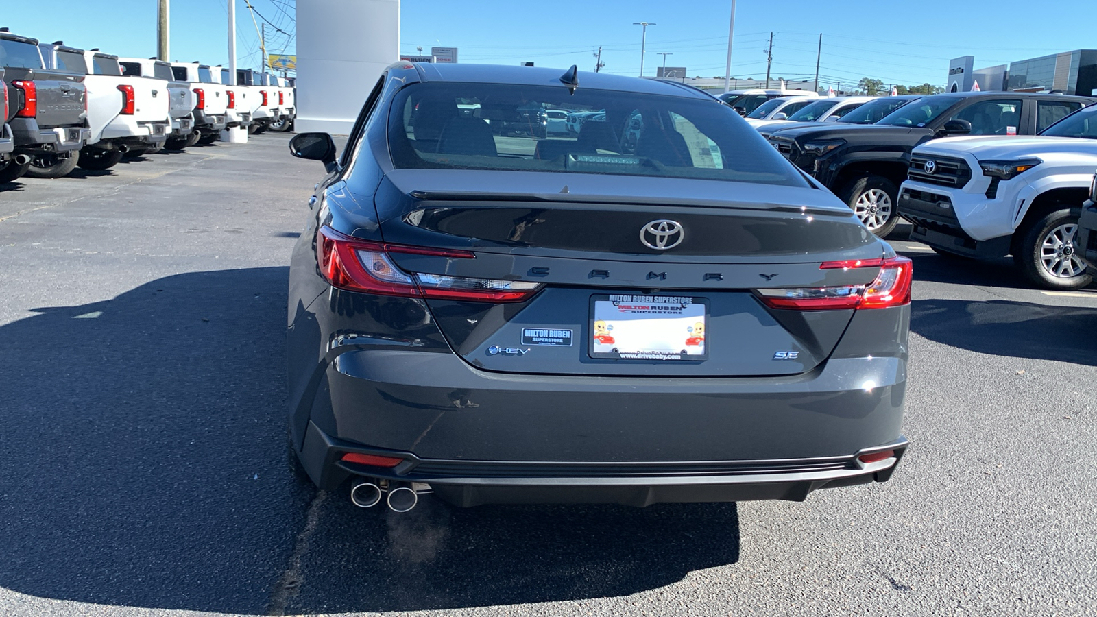 2025 Toyota Camry SE 6