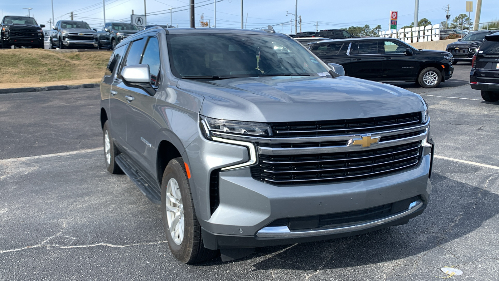 2023 Chevrolet Suburban LT 2