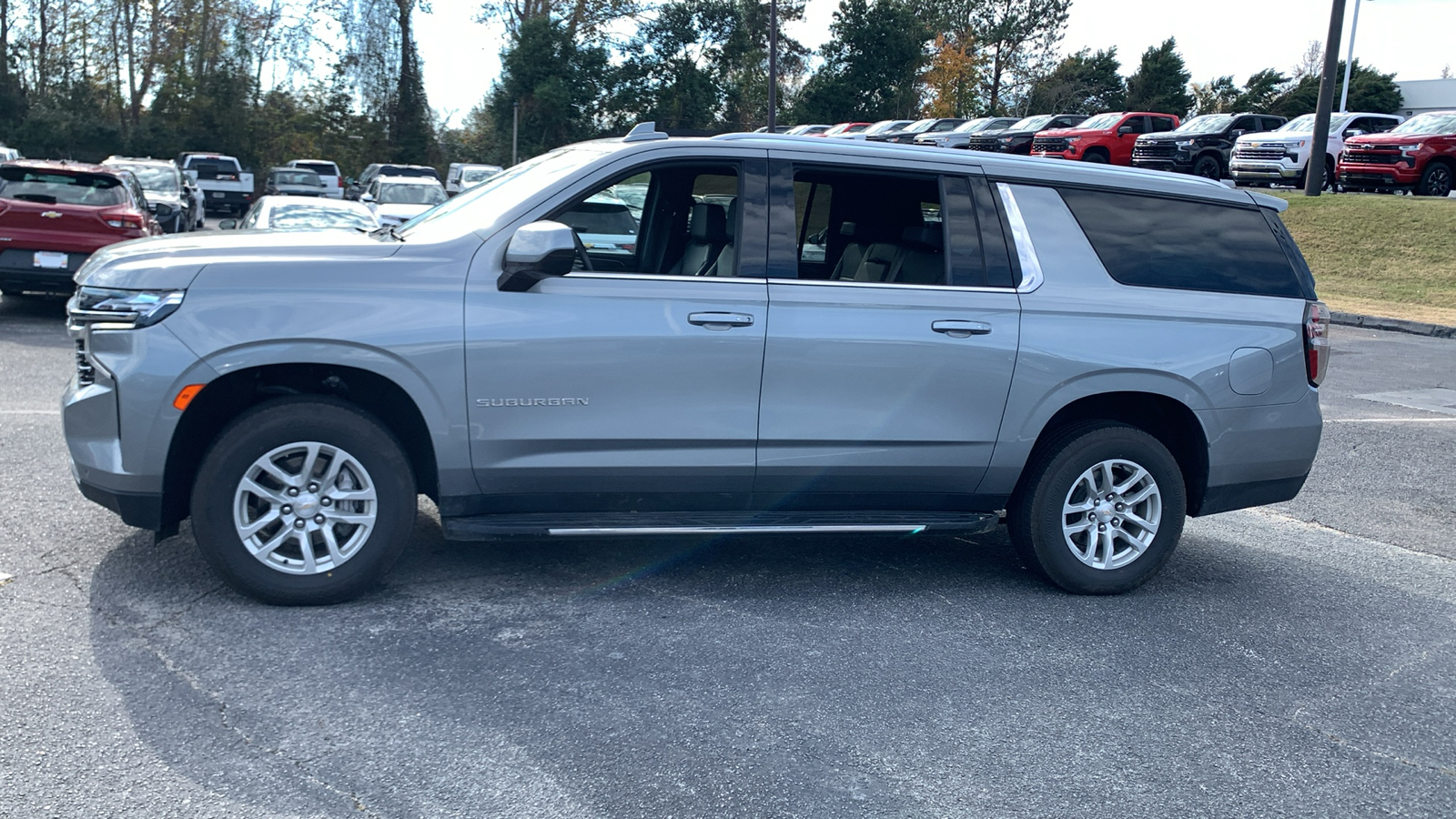 2023 Chevrolet Suburban LT 5