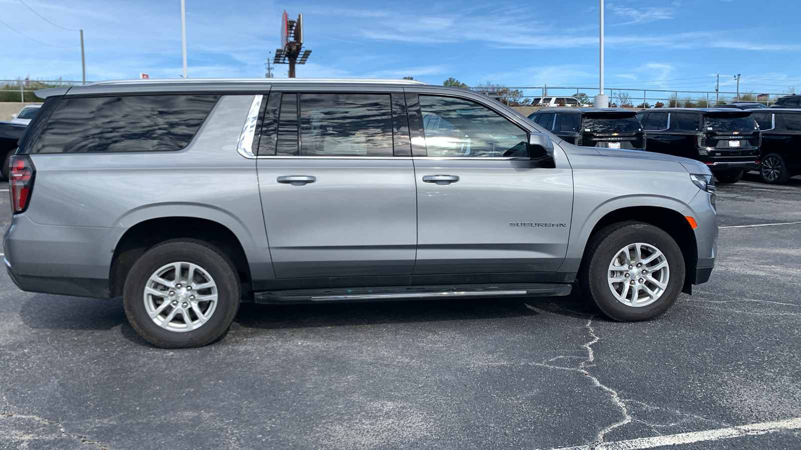 2023 Chevrolet Suburban LT 9