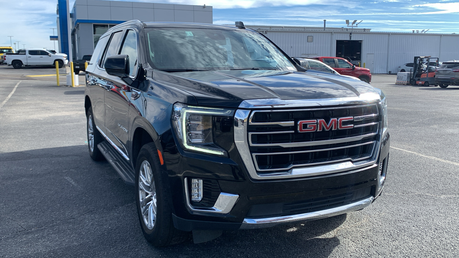 2023 GMC Yukon SLT 2