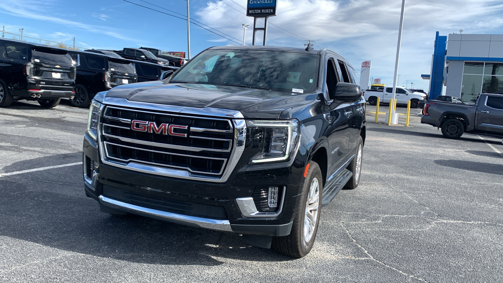 2023 GMC Yukon SLT 4