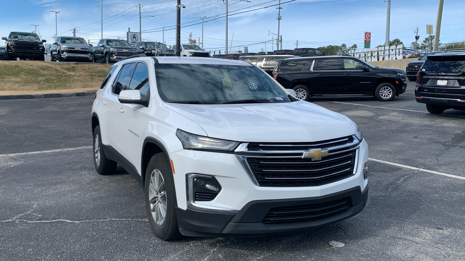 2023 Chevrolet Traverse LT Leather 2