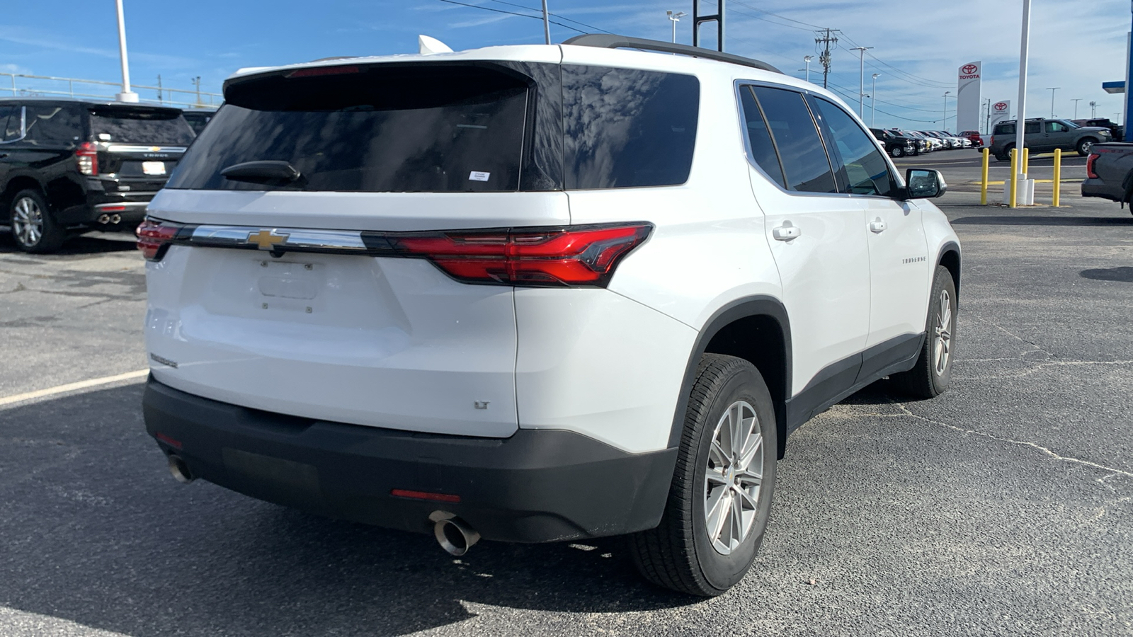 2023 Chevrolet Traverse LT Leather 8