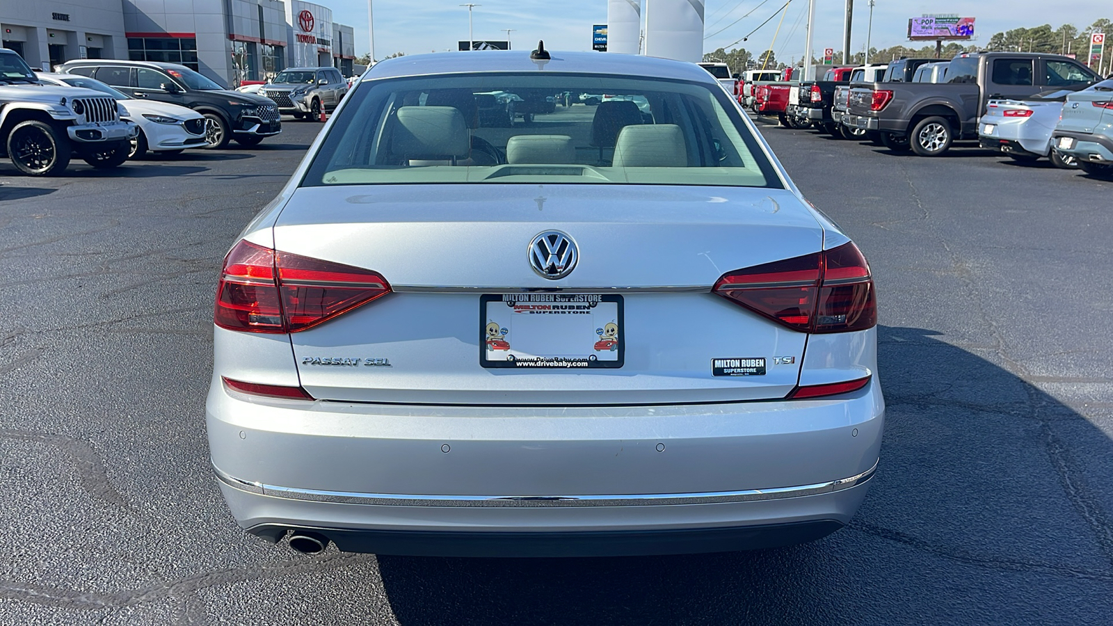 2017 Volkswagen Passat SEL Premium 7