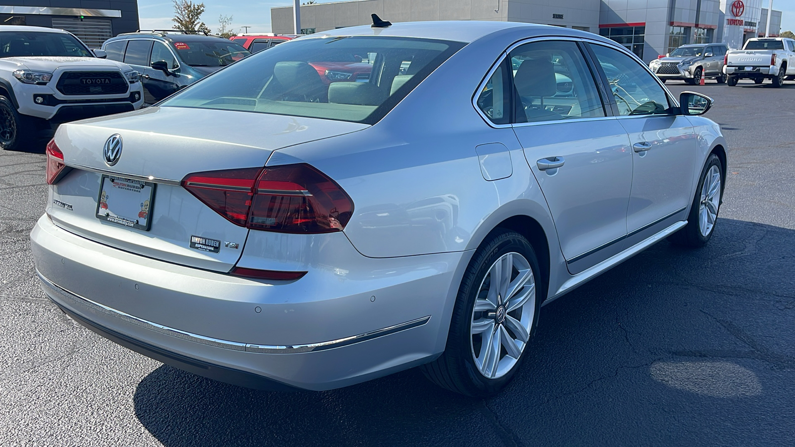 2017 Volkswagen Passat SEL Premium 8