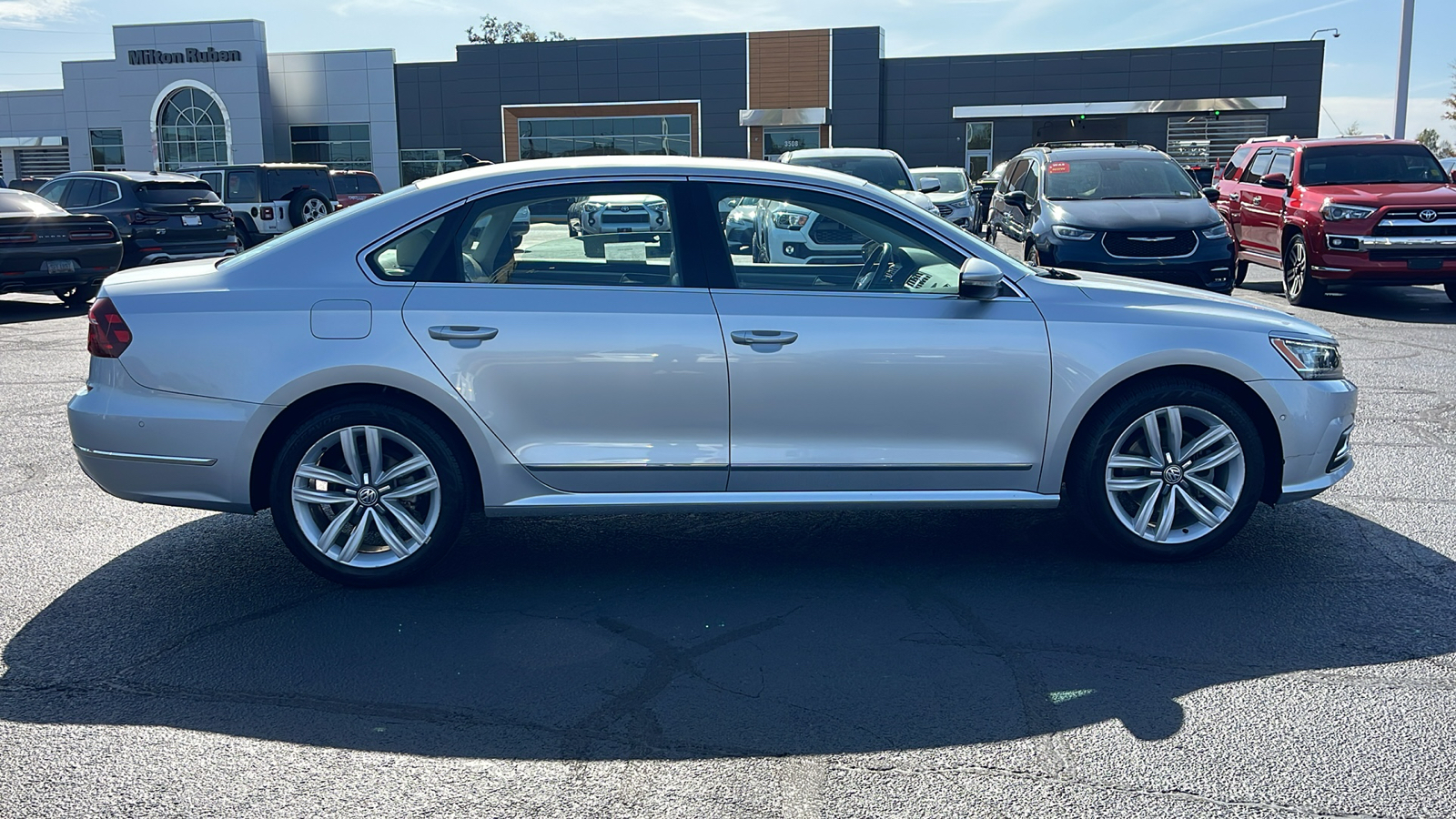 2017 Volkswagen Passat SEL Premium 9