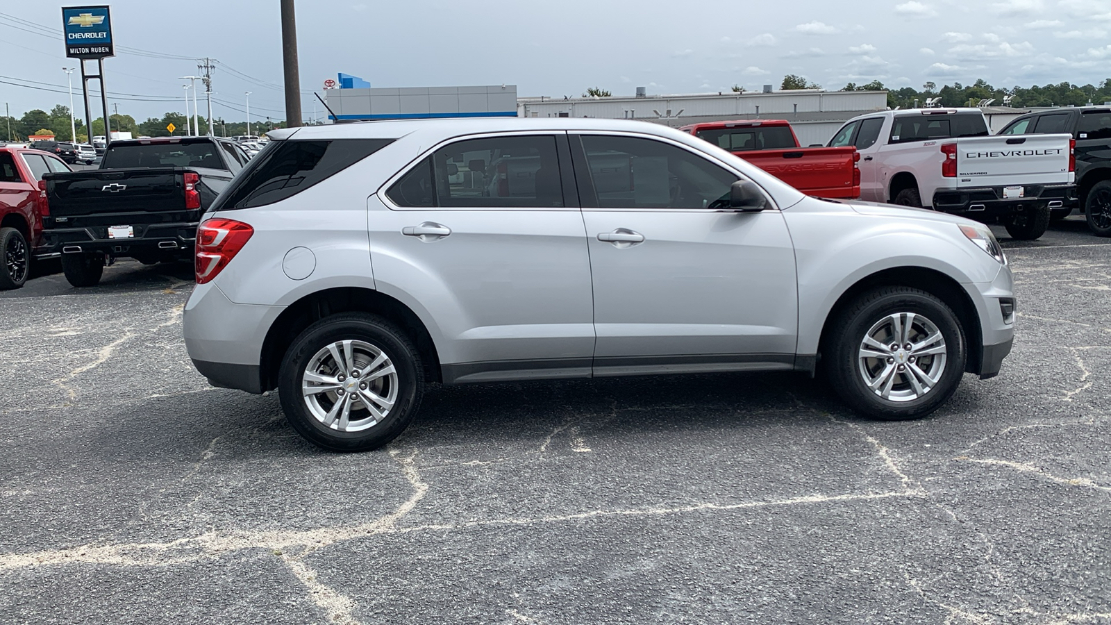 2017 Chevrolet Equinox LS 9